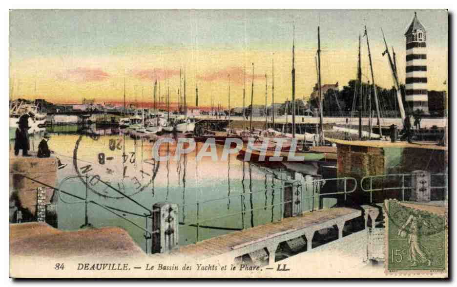 Deauville — Le Bassin des Yachts et le Phare — LL