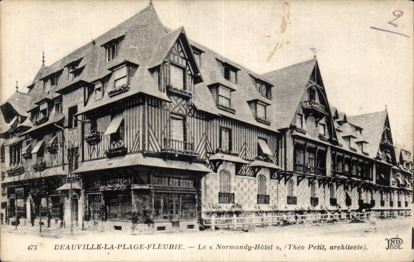 Deauville-La-Plage-Fleurie — Le « Normandy-Hôtel », Théo Petit, architecte.