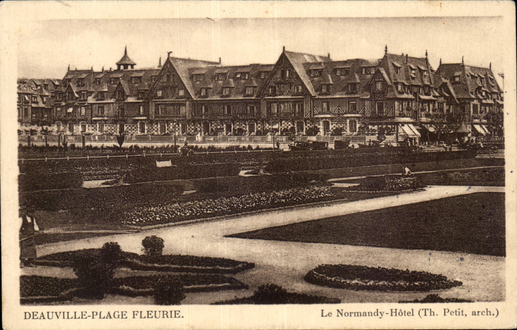Deauville-Plage Fleurie — Le Normandy-Hôtel (Th. Petit, arch.)
