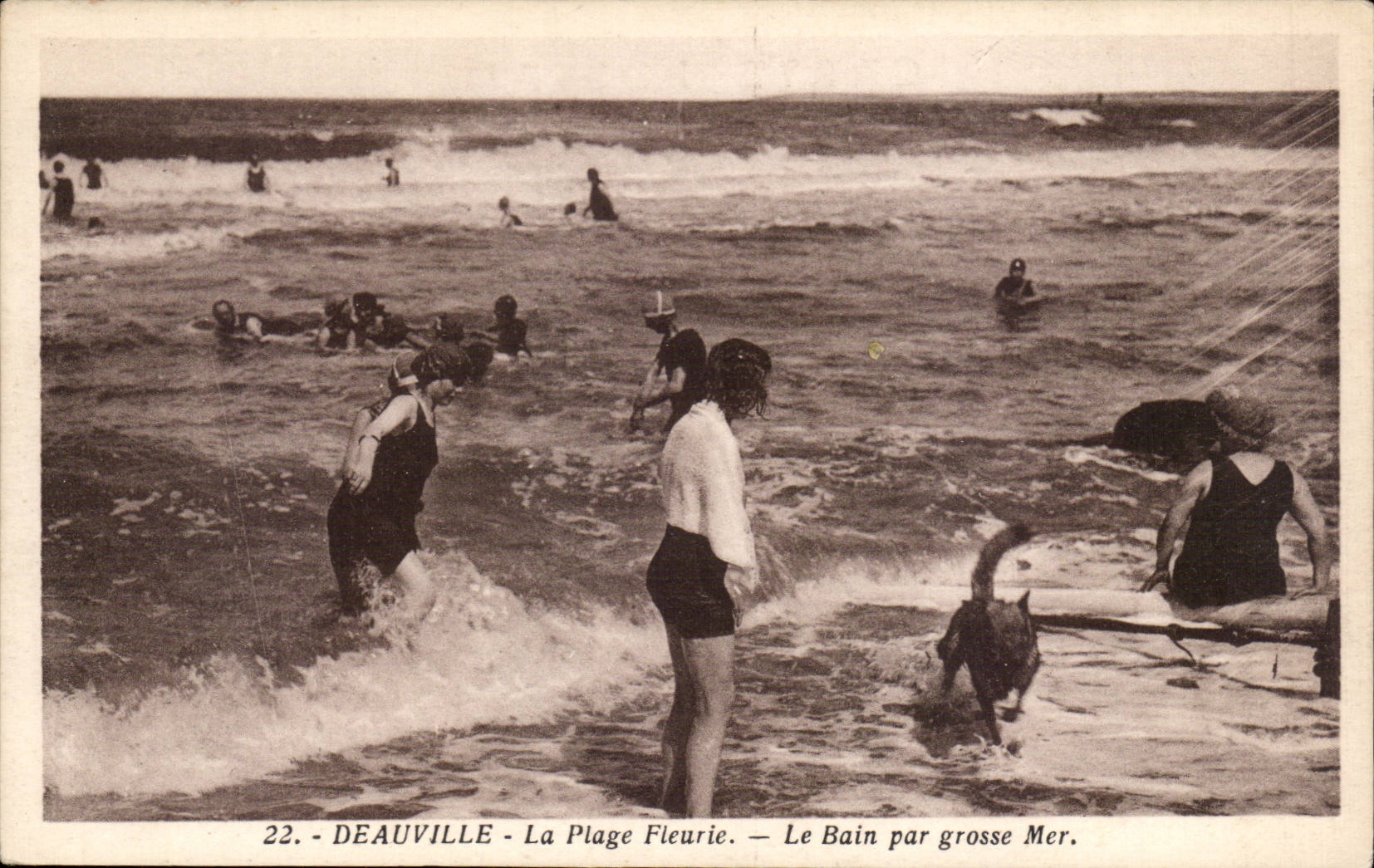 Deauville - La Plage Fleurie — Le Bain par grosse Mer. — Royal-Photo, Deauville, n°22