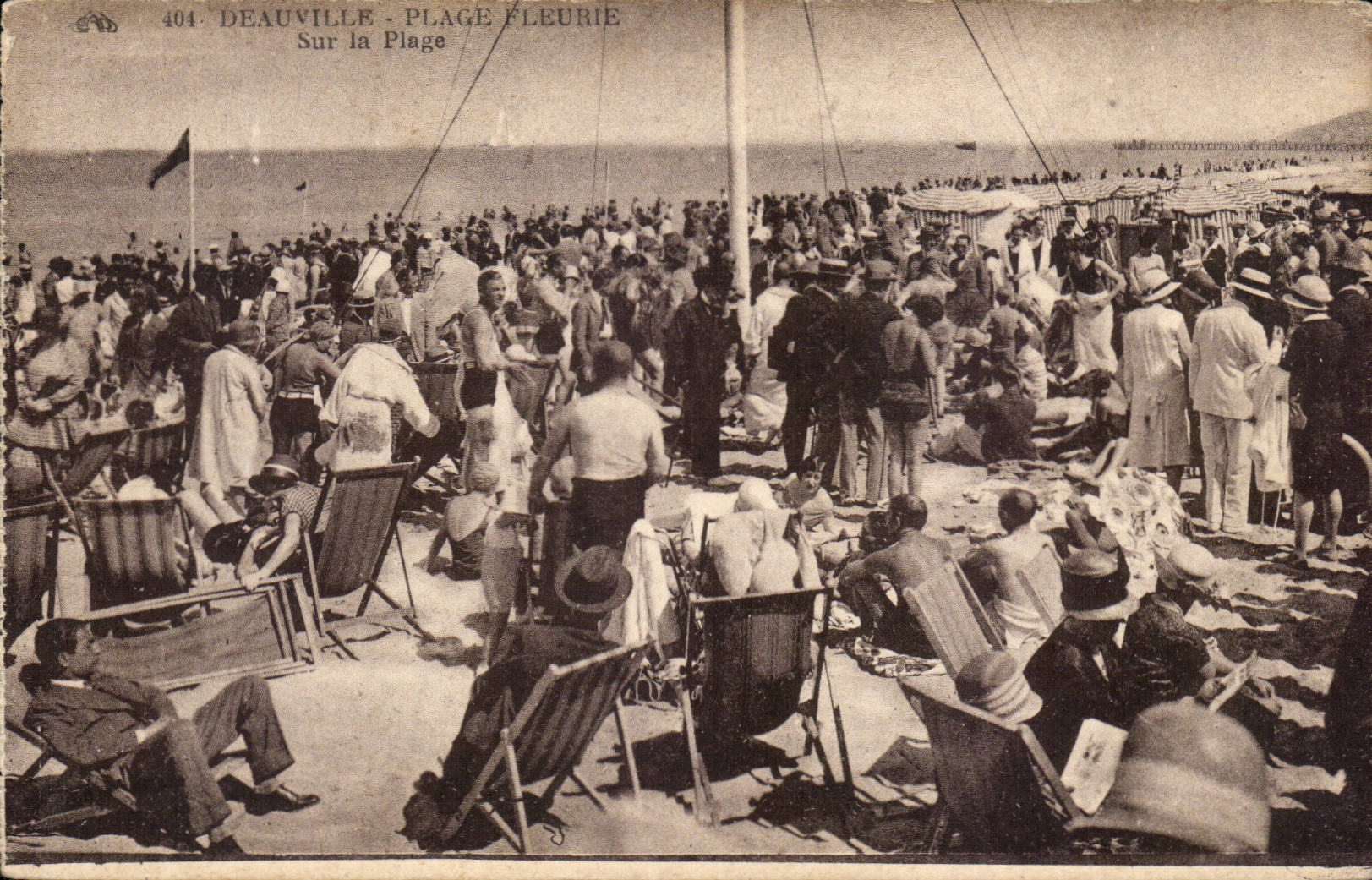 Deauville - Plage Fleurie — Sur la Plage — n° 404