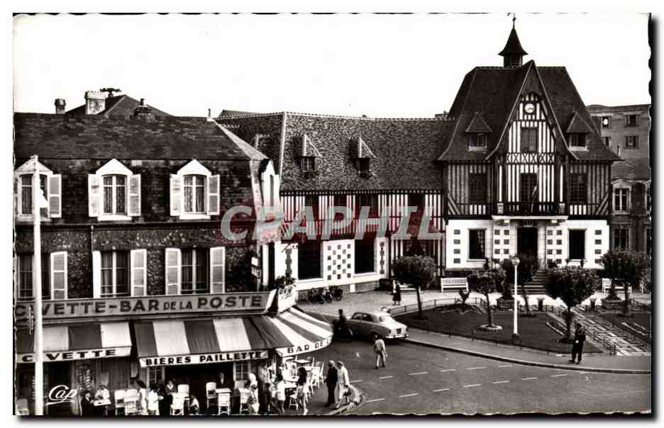 Deauville - Blütenstrand — La Civette de la Poste und die Mairie