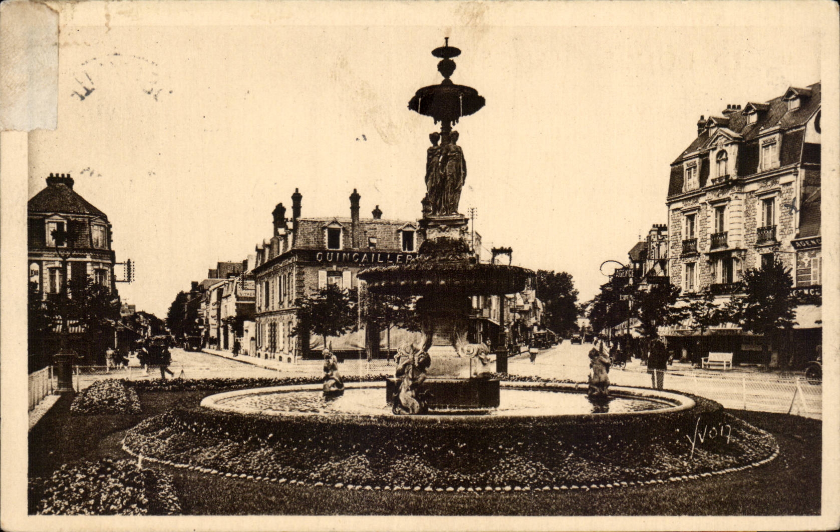 Brunnen des zentralen Platzes — Guincailley — Verleger Yvoit