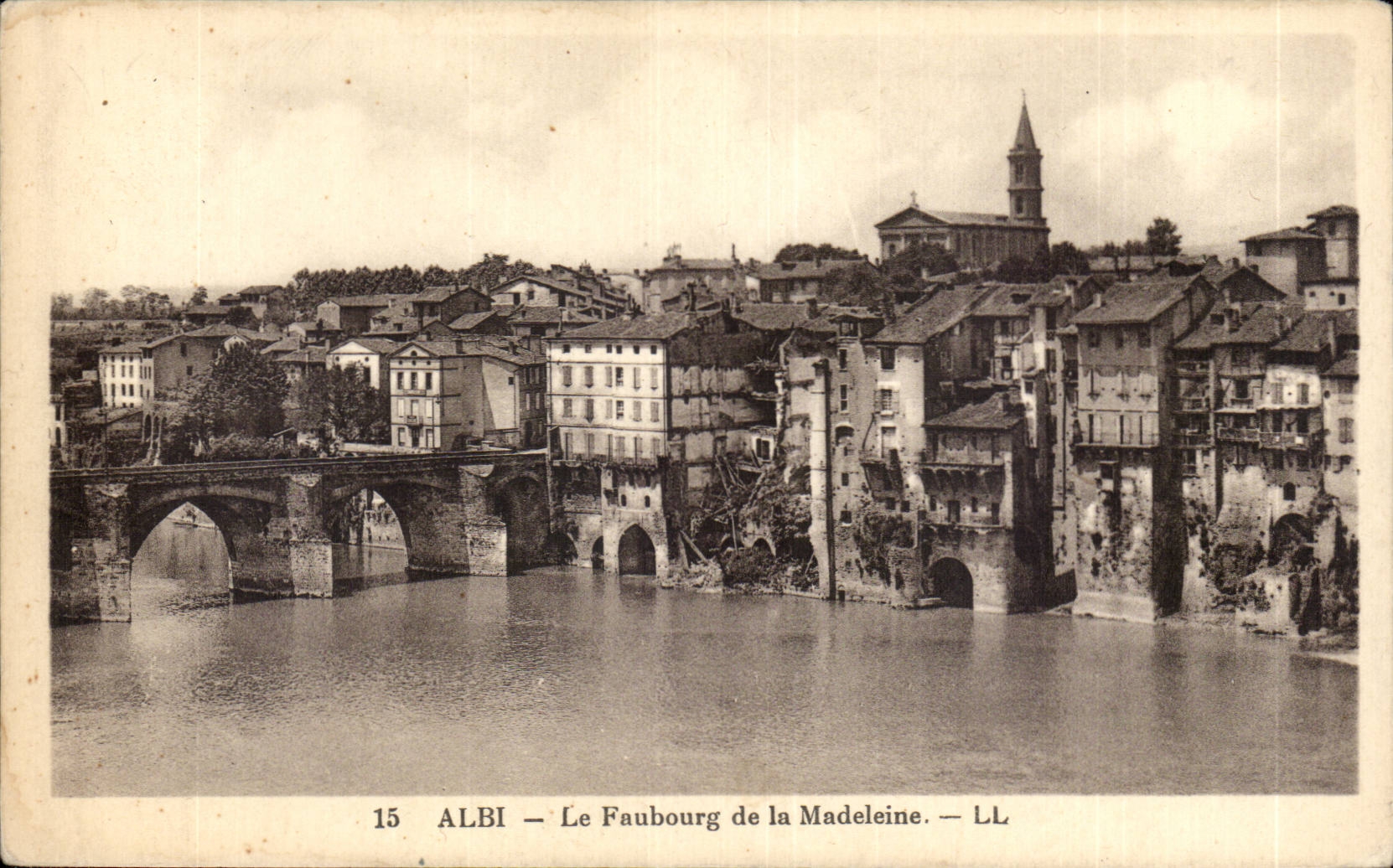 Albi- Le Faubourg de la Madeleine - CPA 