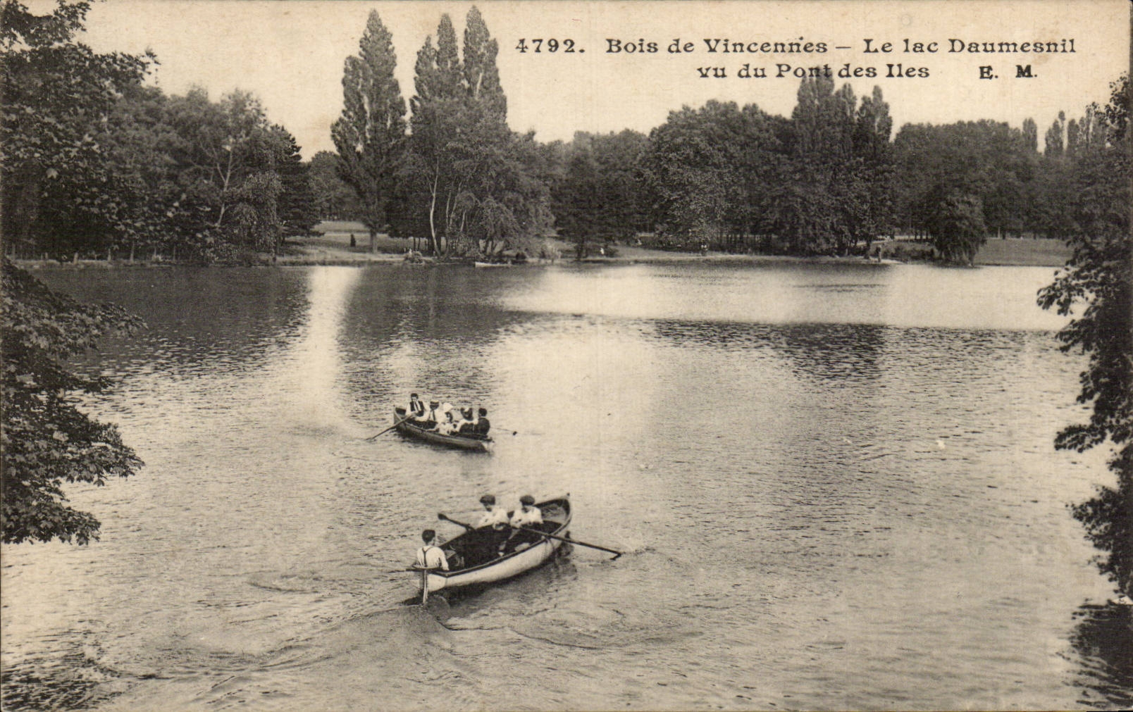 CPA Bois de Vincennes Le lac Daumesnil vu du pont des Iles