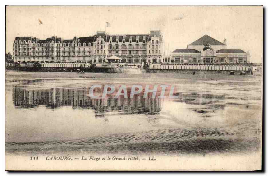 CPA Cabourg La plage et le grand hotel