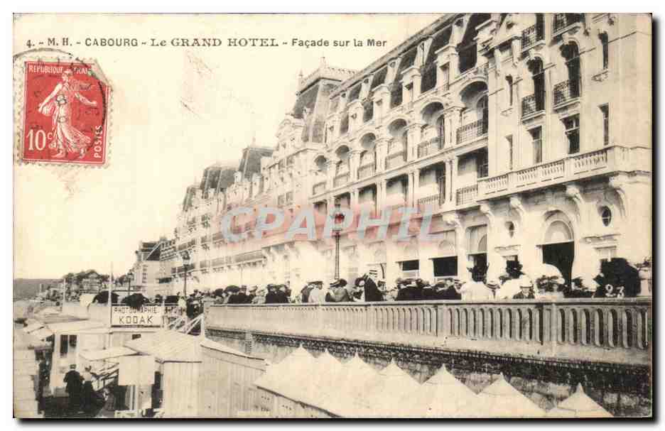 Cabourg - Le Grand Hotel - Façade sur la Mer - Kodak