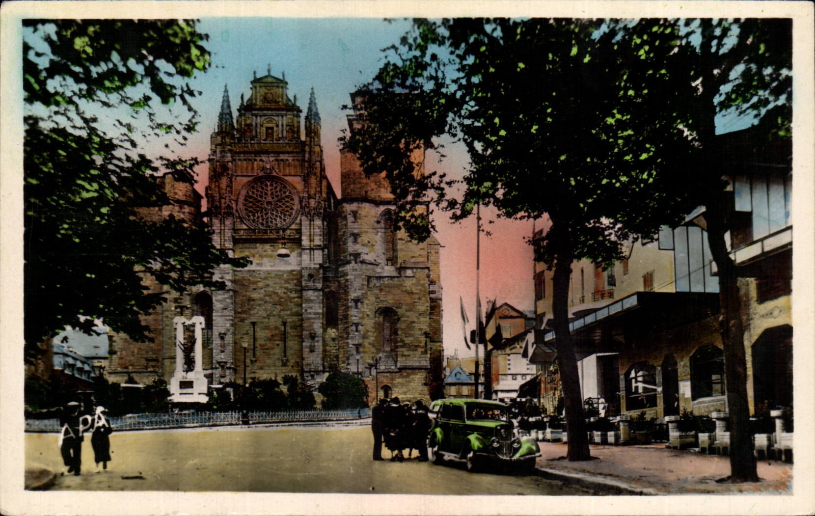 Rodez CPA Avenue Victor Hugo et place d'armes