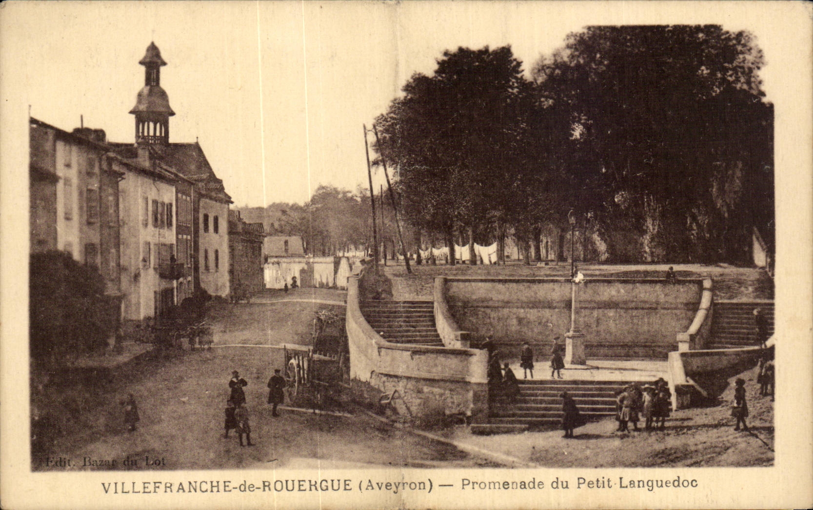 VILLEFRANCHE-de-ROUERGUE (Aveyron) — Promenade du Petit Languedoc
