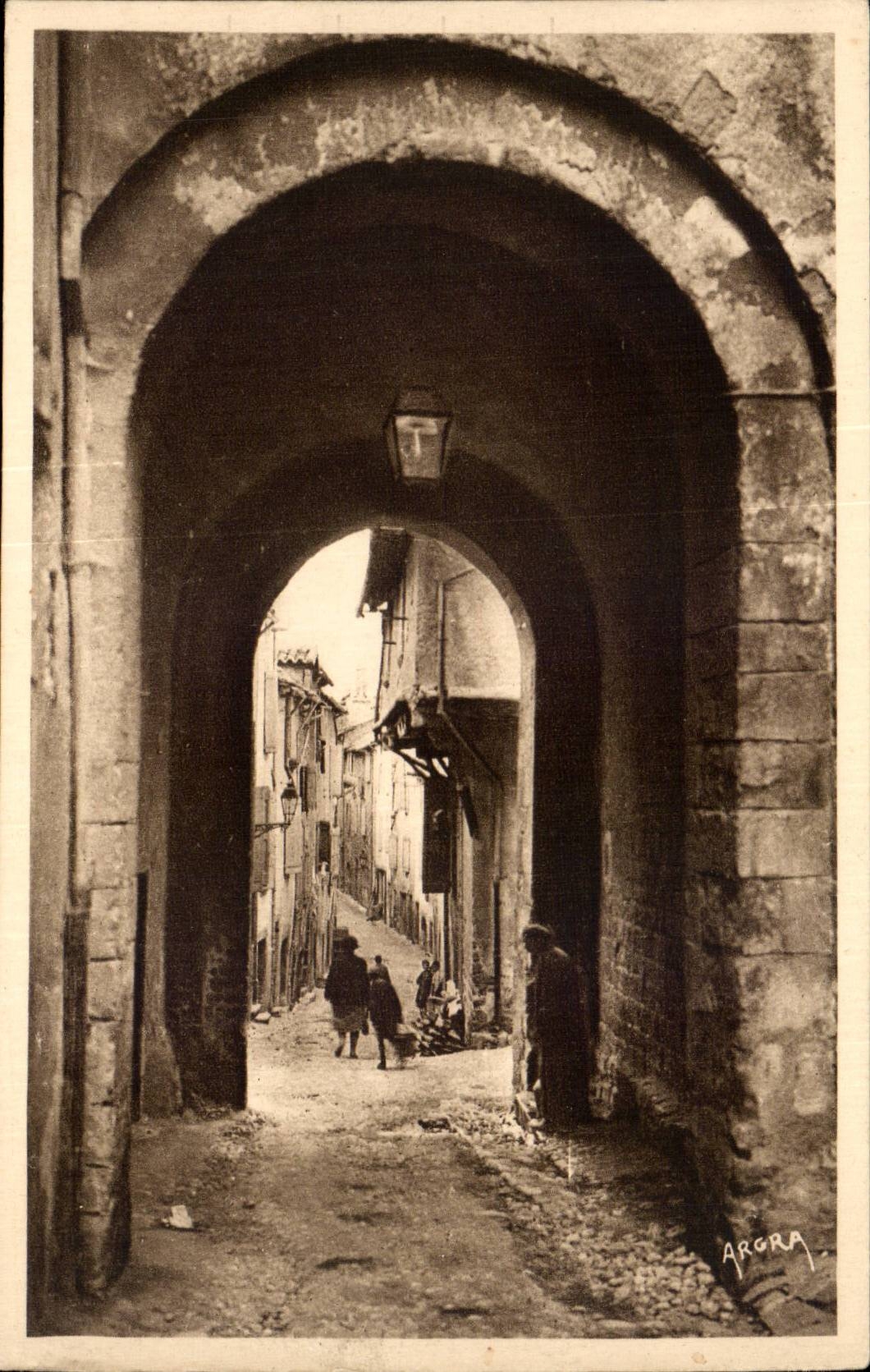 CPA Millau Rue de Voultre Porte de Pozous