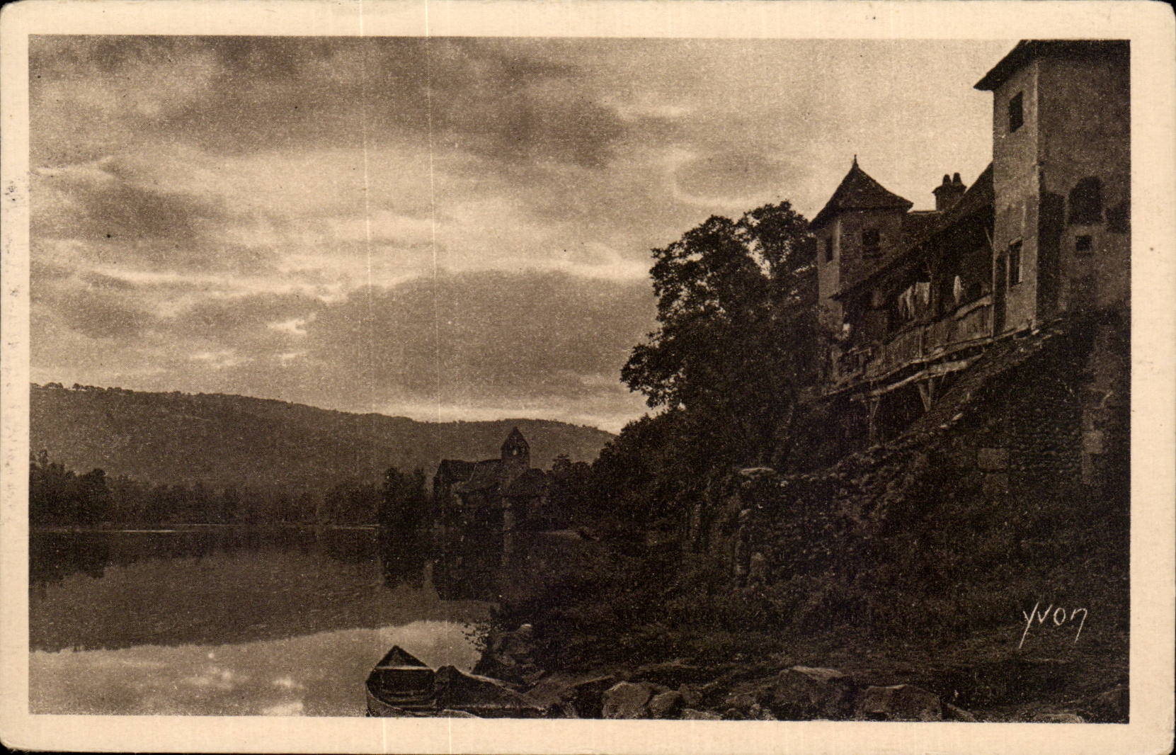 CPA Region du Limousin La maison de Clarisse et les rives de la Dordogne a Beaulieu