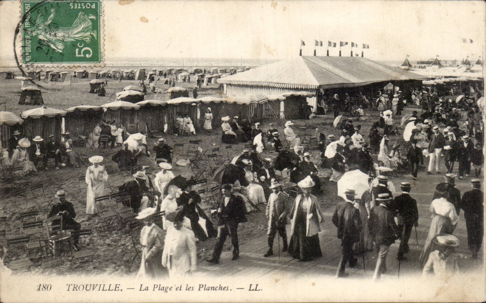 CPA Trouville La plage et les planches