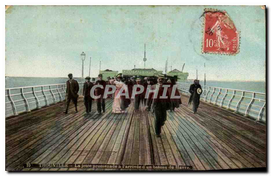 TROUVILLE - La jetée promenade à l'arrivée d'un bateau du Havre — éditeur non visible, n° de série 10