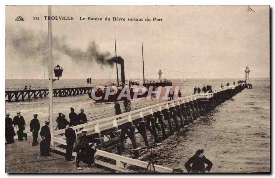 CPA Trouville Le bateau du Havre sortant du port