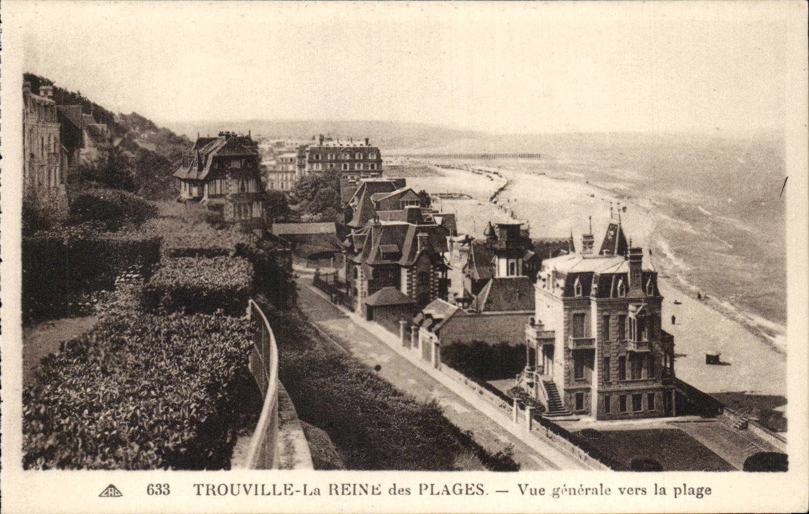 TROUVILLE-La REINE des PLAGES — Vue générale vers la plage