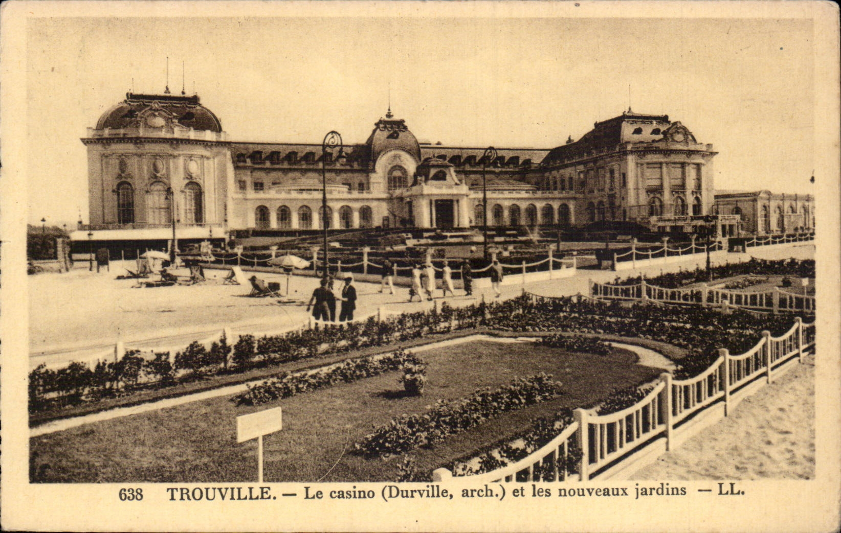 Trouville — Le casino (Durville, arch.) et les nouveaux jardins — LL.