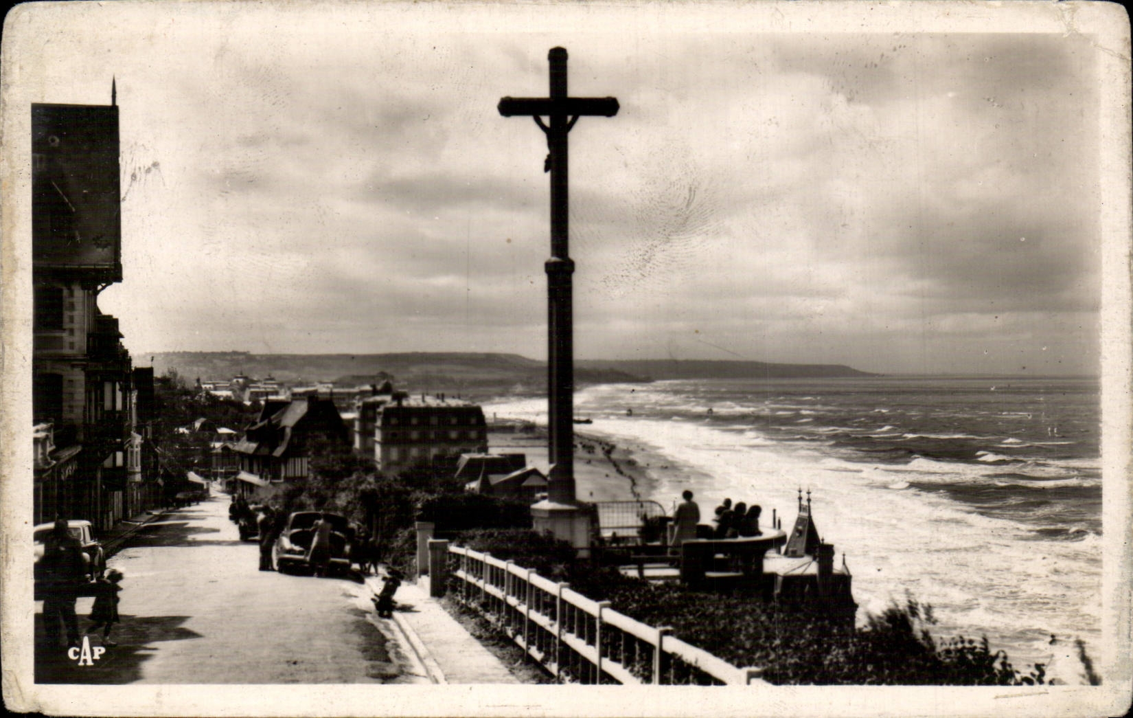 CPSM Trouville Reine des plages Le calvaire