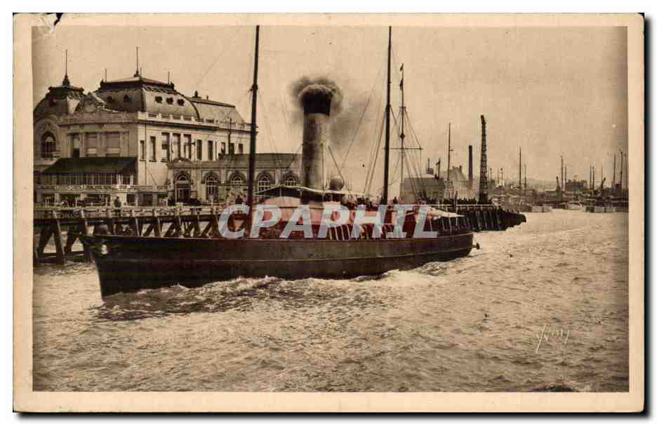 CPA Trouville La sortie du bateau du Havre