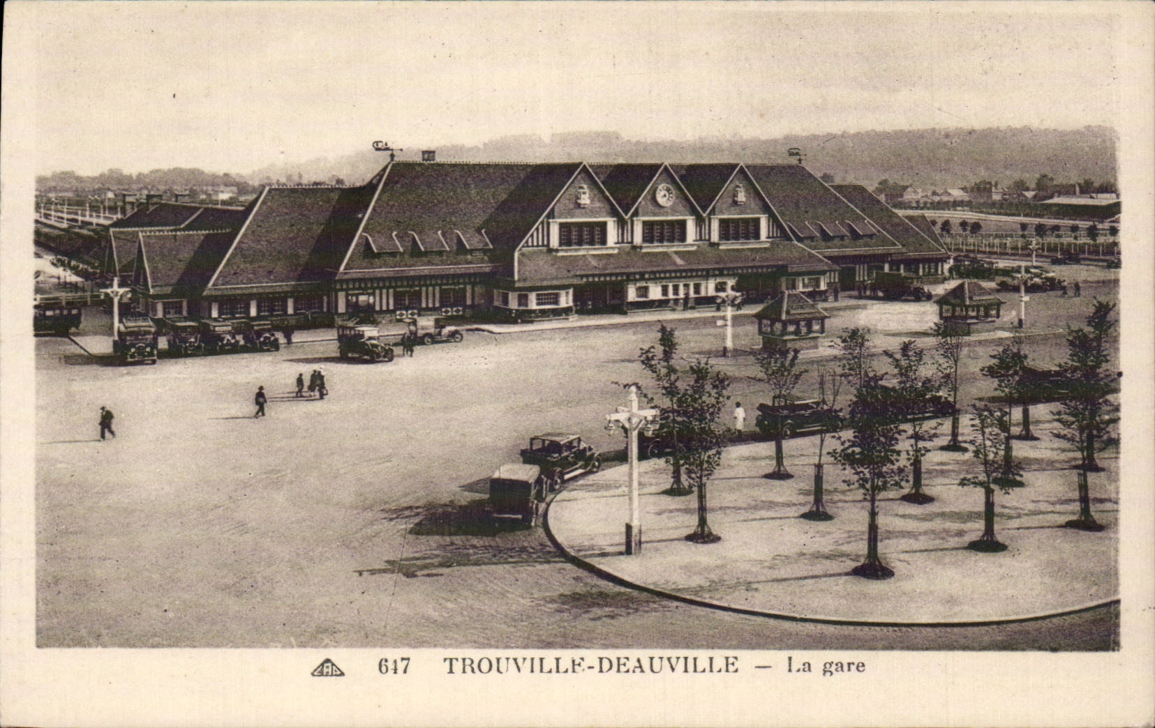 Trouville-Deauville — La gare — CPA des Arts Photographiques