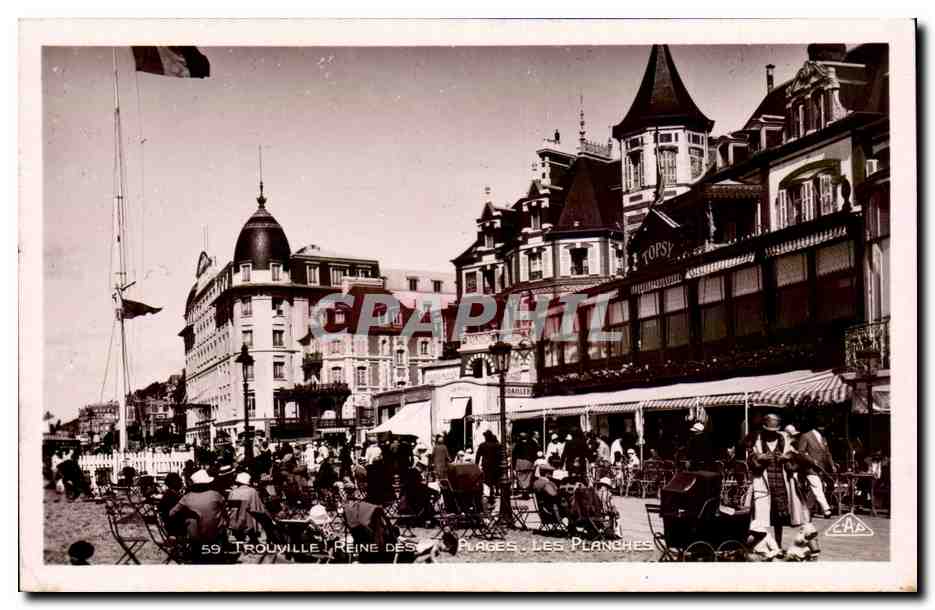 CPSM Trouville Reine des plages Les planches