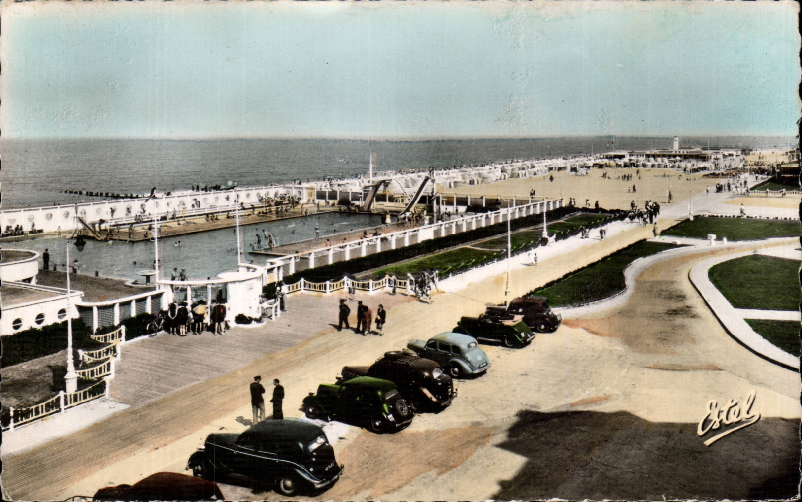 Trouville — La Piscine, la Plage et le Bar des Planches — Estal
