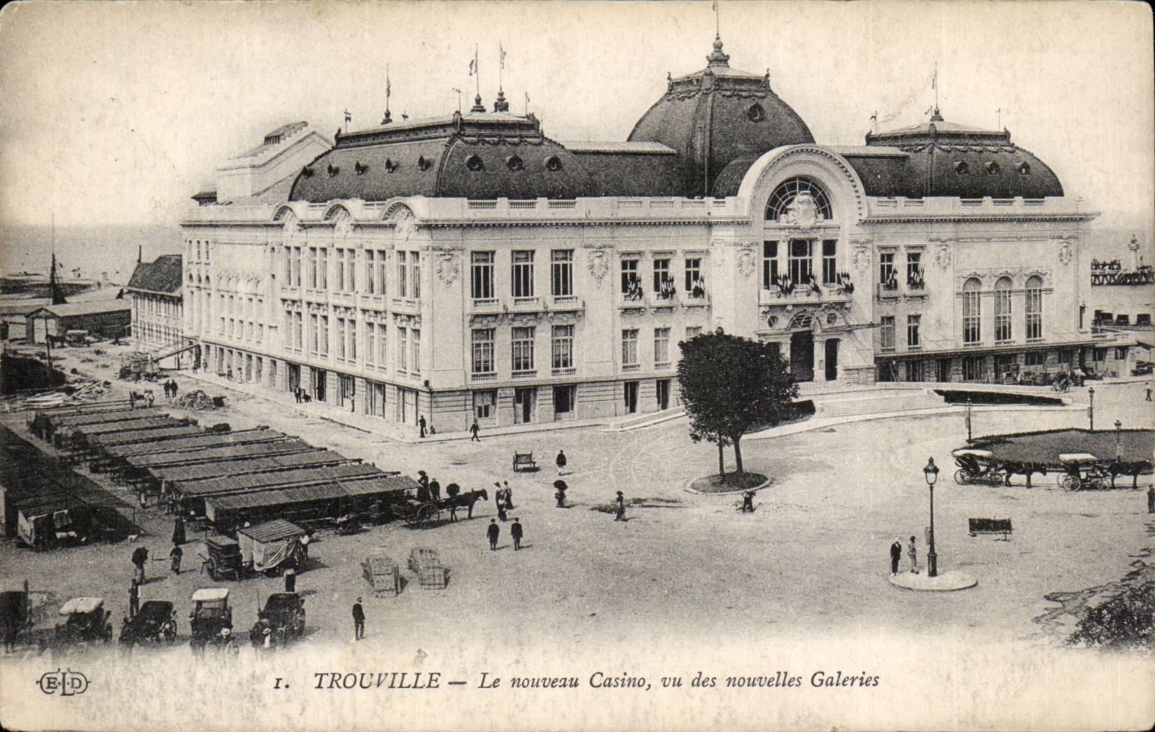 Trouville — Le nouveau Casino, vu des nouvelles Galeries