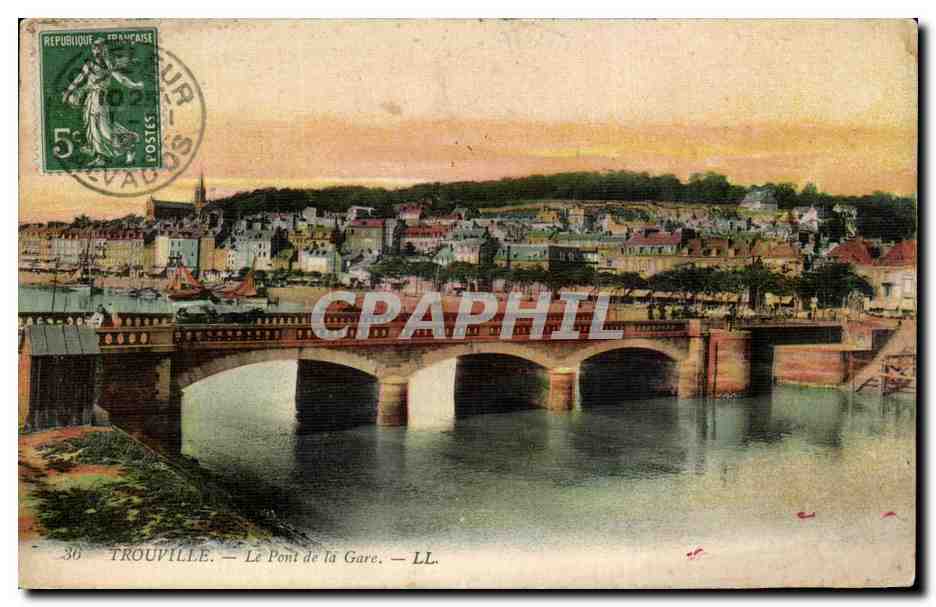 Trouville — Le Pont de la Gare — LL. — Éditeur LL.