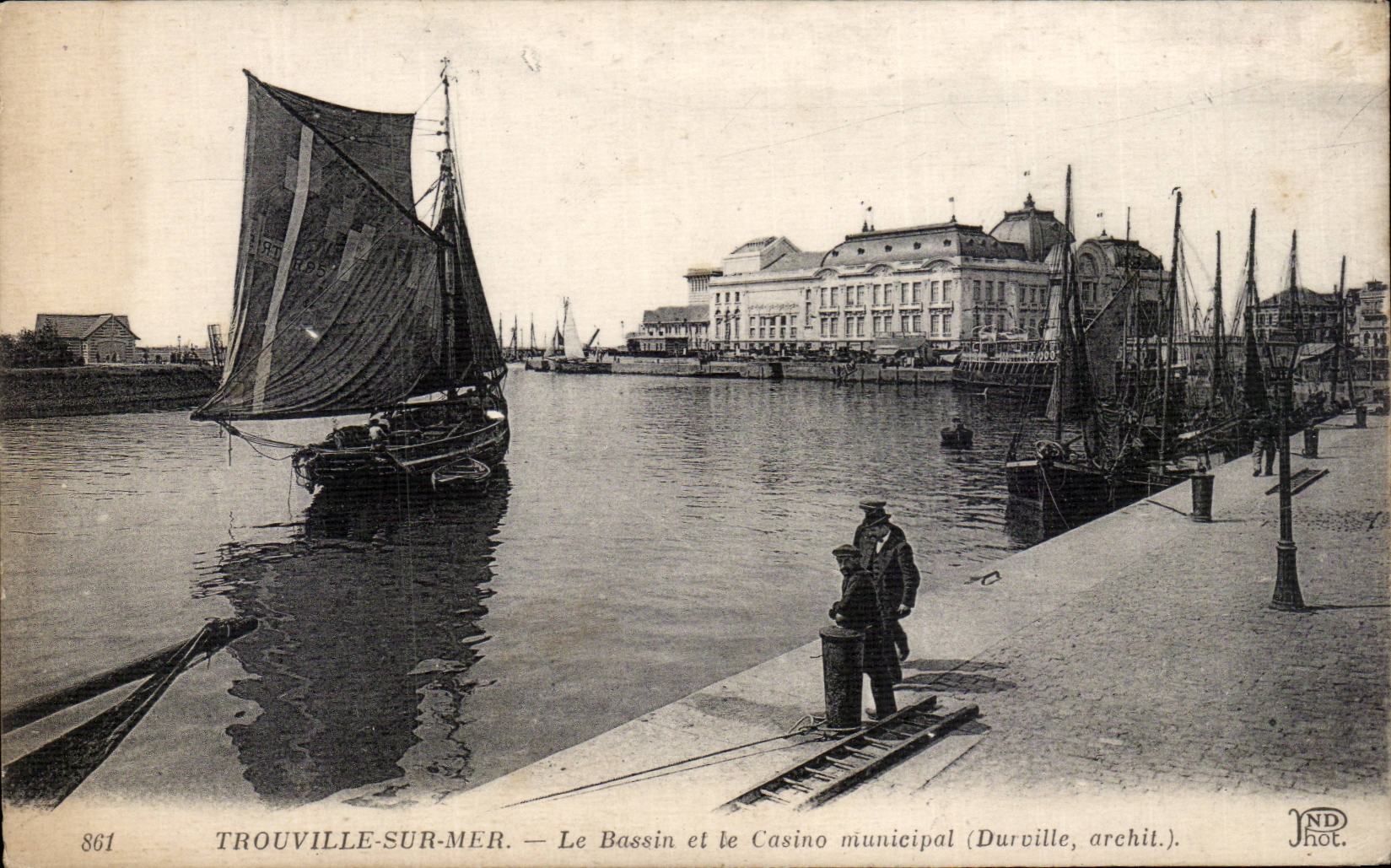 CPA Trouville Le bassin et le casino municipal 