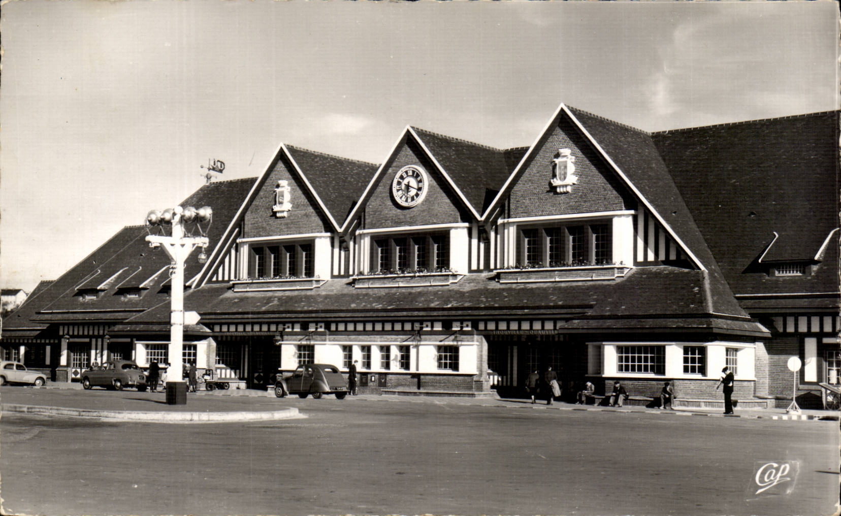 CPSM Trouville La gare de Trouville Deauville