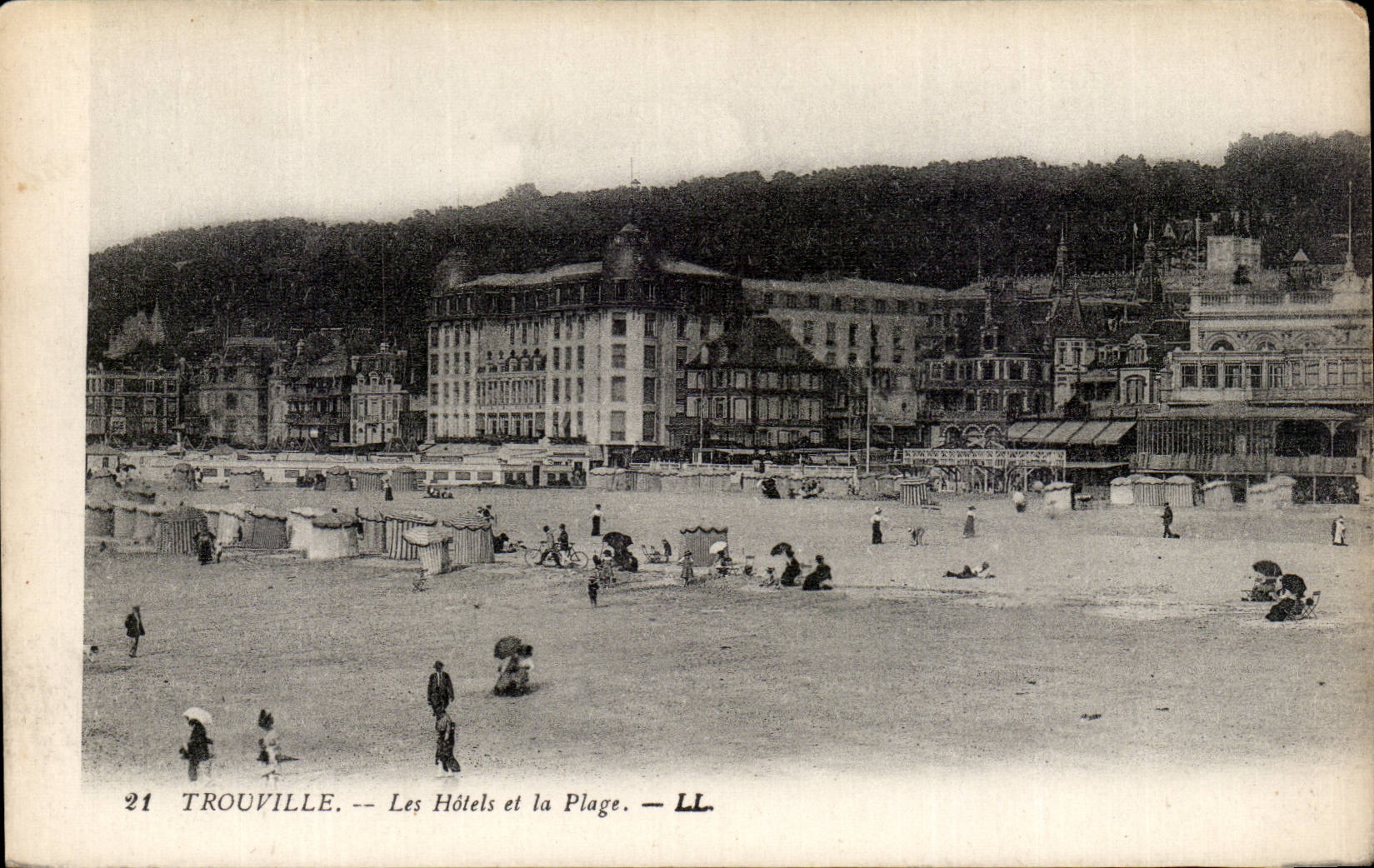 Trouville — Les Hôtels et la Plage — LL