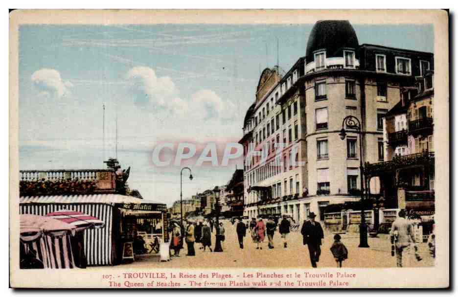 CPA Trouville Reine des plages Les planches et la Trouville Palace