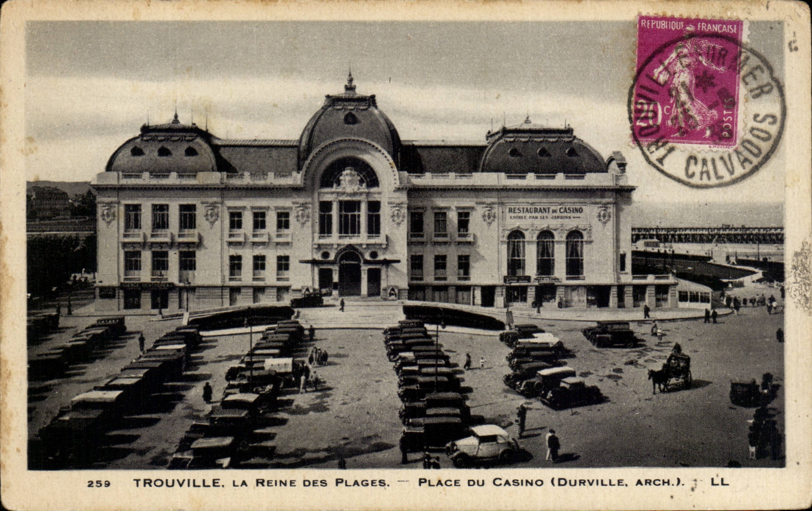 Trouville, la Reine des Plages — Place du Casino (Durville, Arch.)