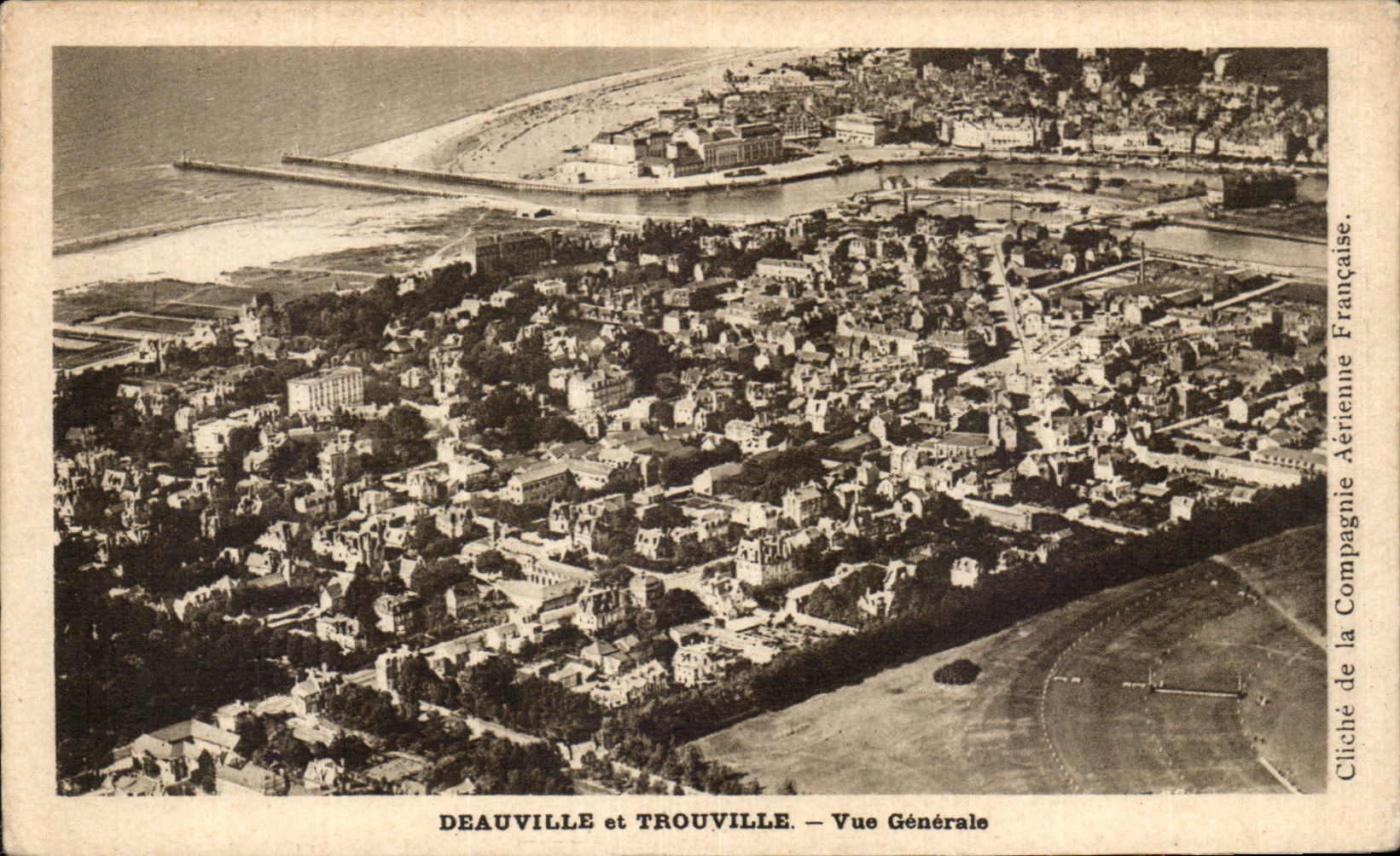 Deauville et Trouville — Vue Générale — Cliché de la Compagnie Aérienne Française