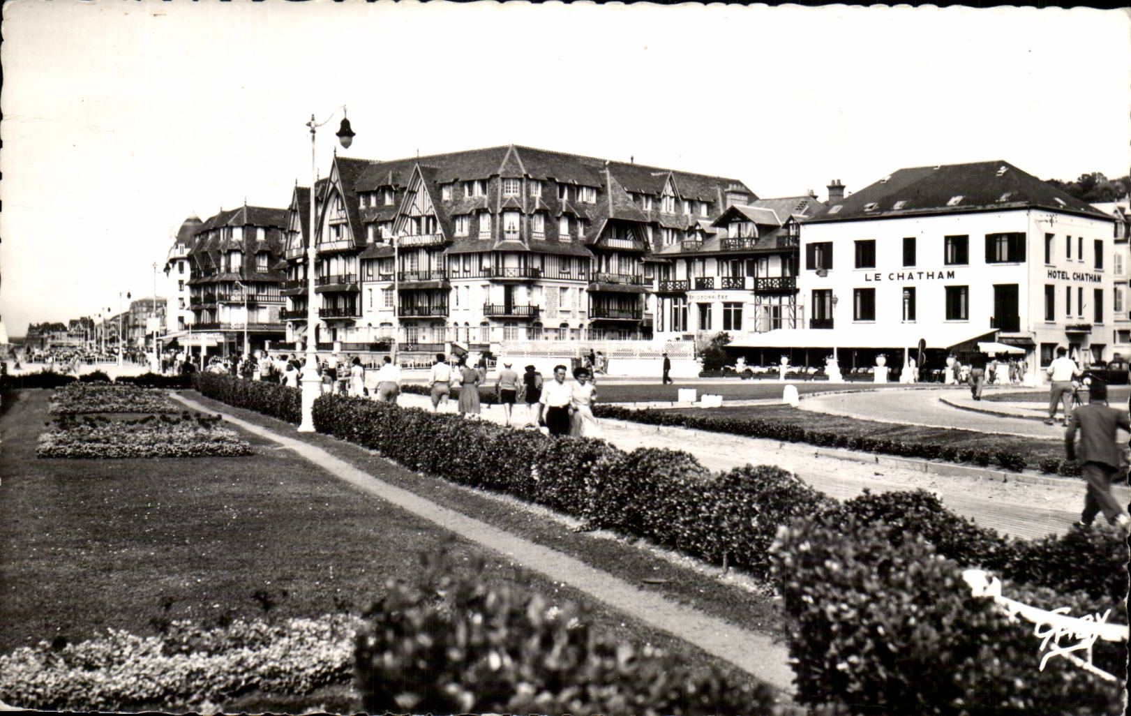 CPSM Trouville Deauville Les planches