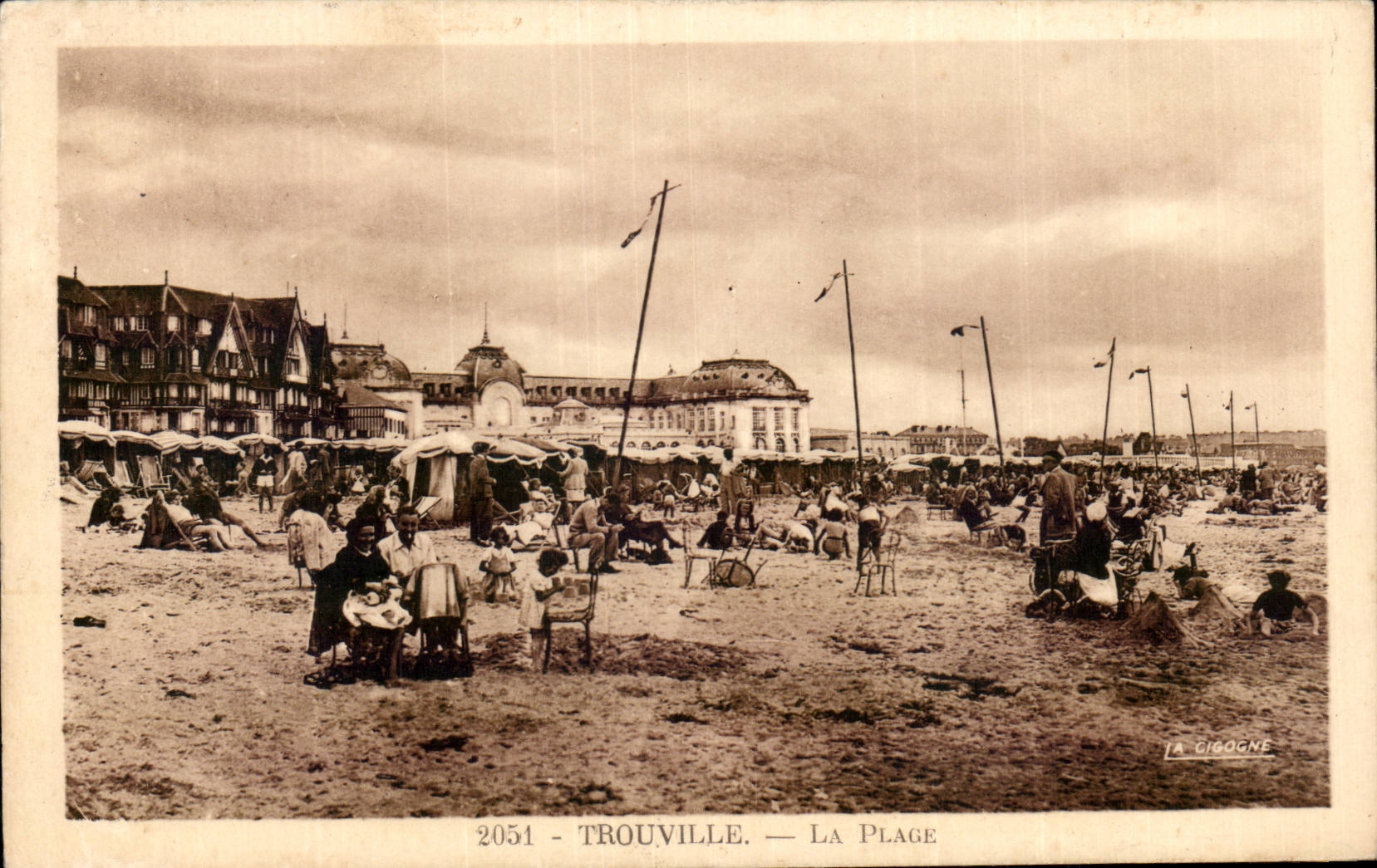 Trouville — La Plage — La Cigogne, n° 2051