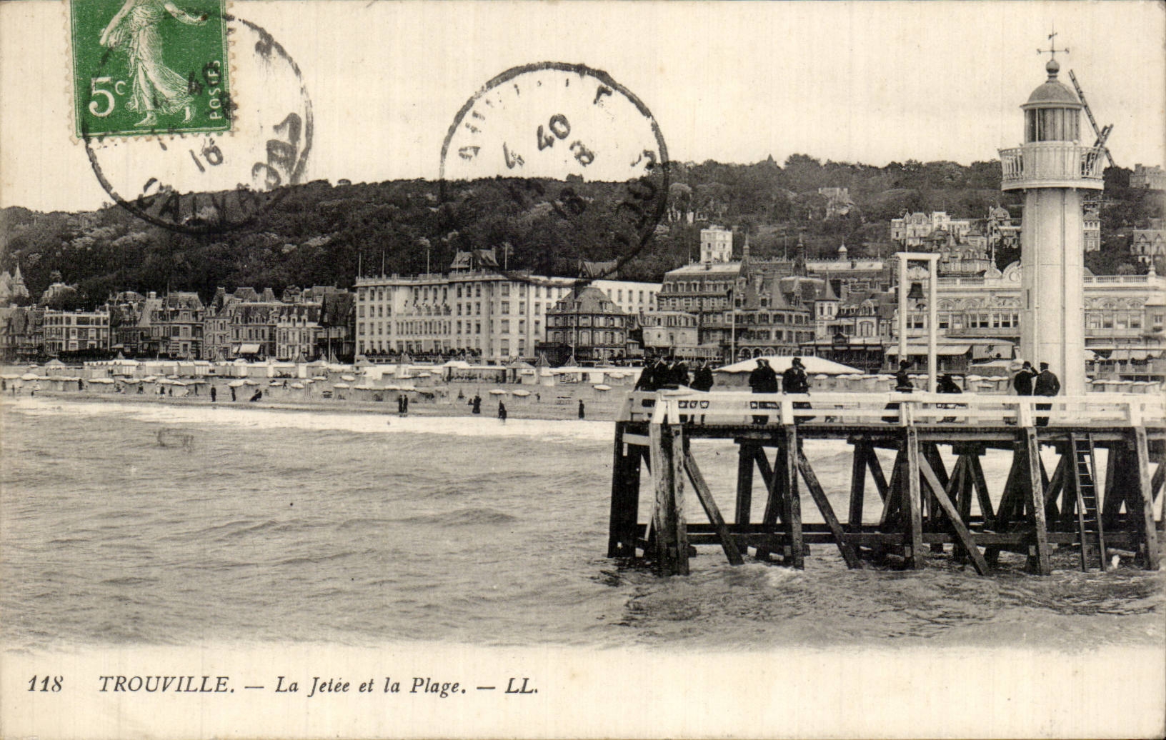 CPA Trouville La jetee et la plage Phare Lighthouse