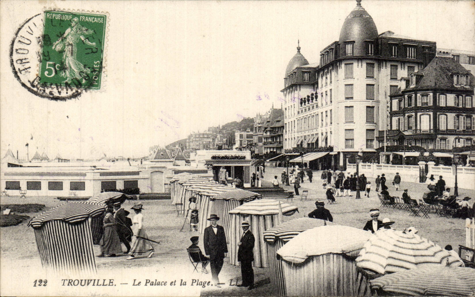 CPA Trouville Le palace et la plage