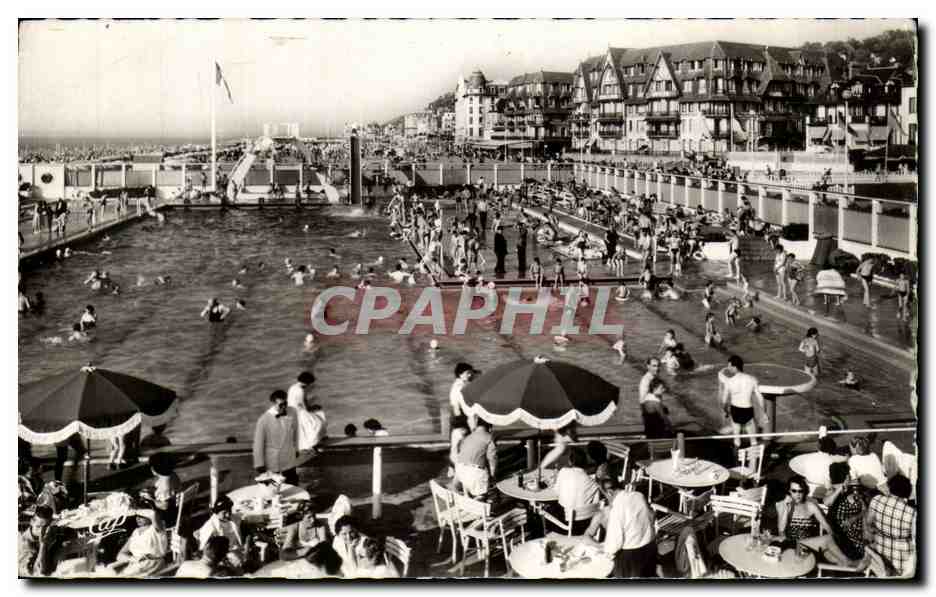 CPSM Trouville La reine des plages La piscine et la plage