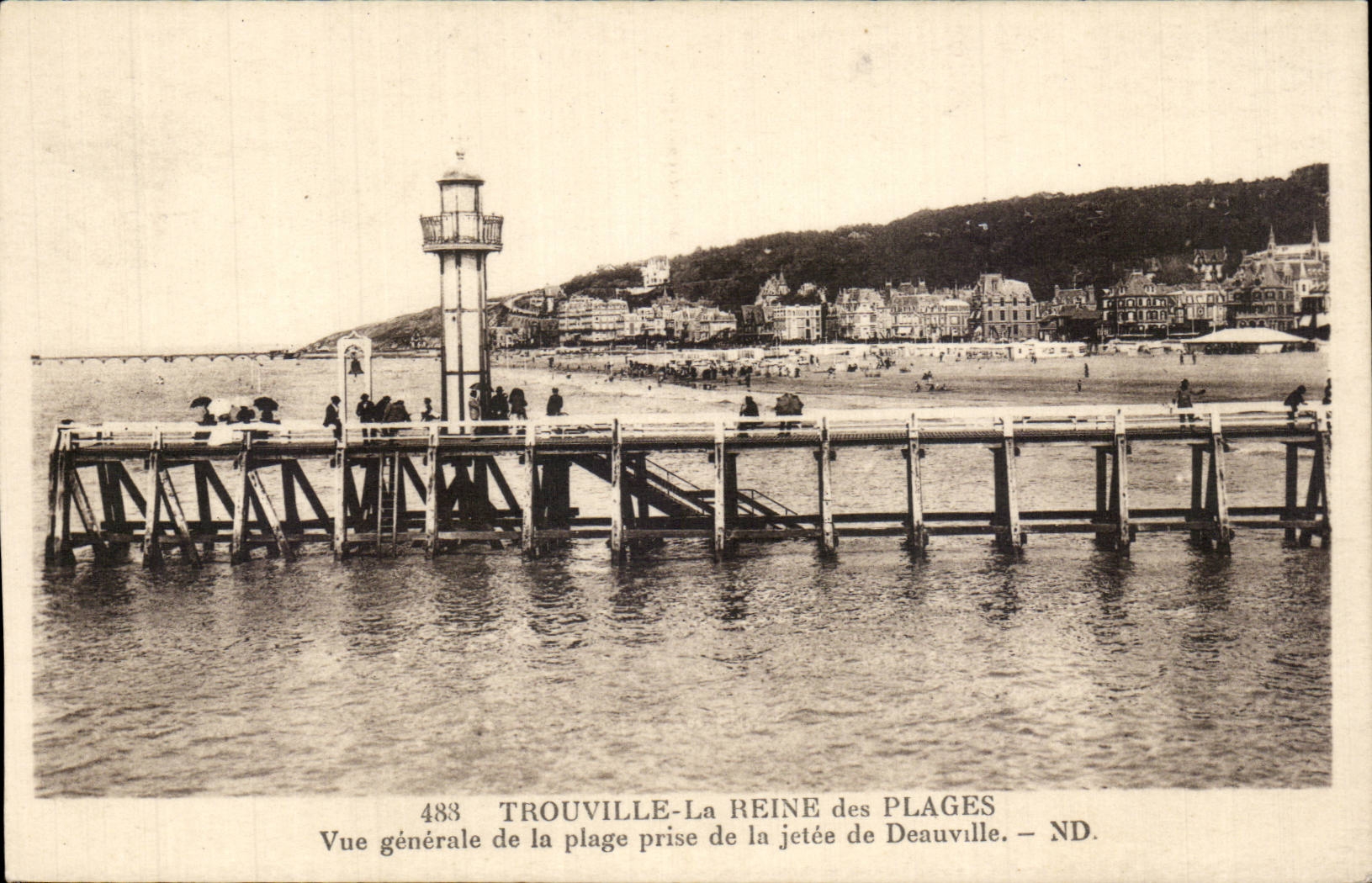 Trouville-La Reine des Plages — Vue générale de la plage prise de la jetée de Deauville — N° 483