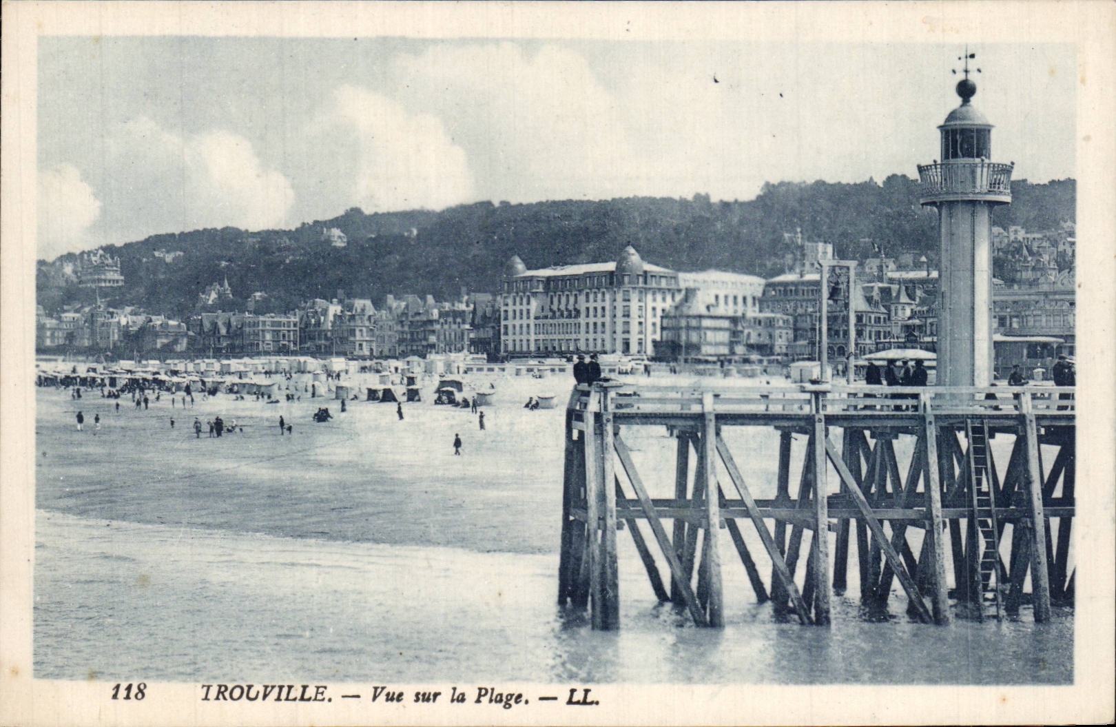 TROUVILLE — Vue sur la Plage — LL. n°118