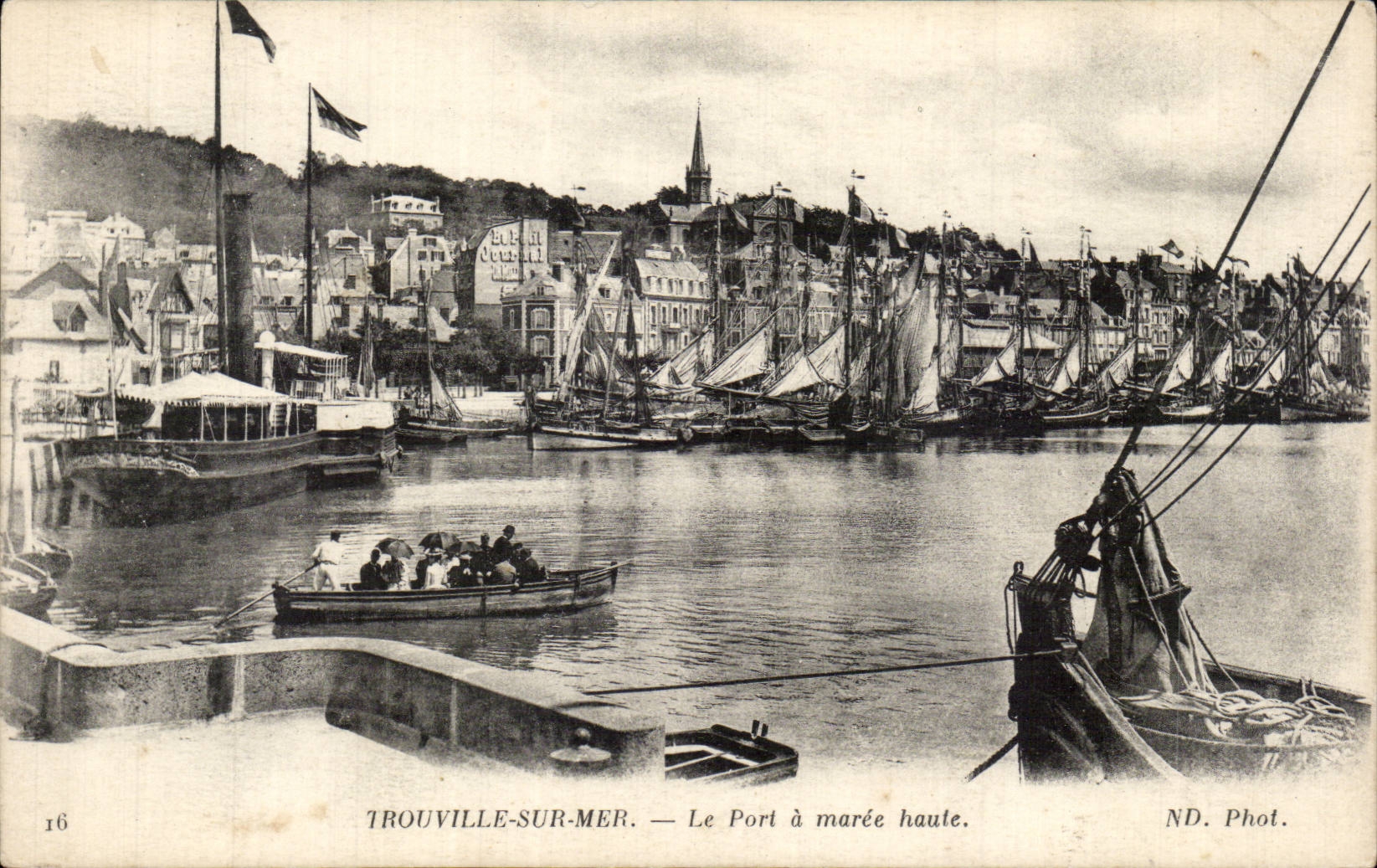 CPA Trouville Le port a maree haute