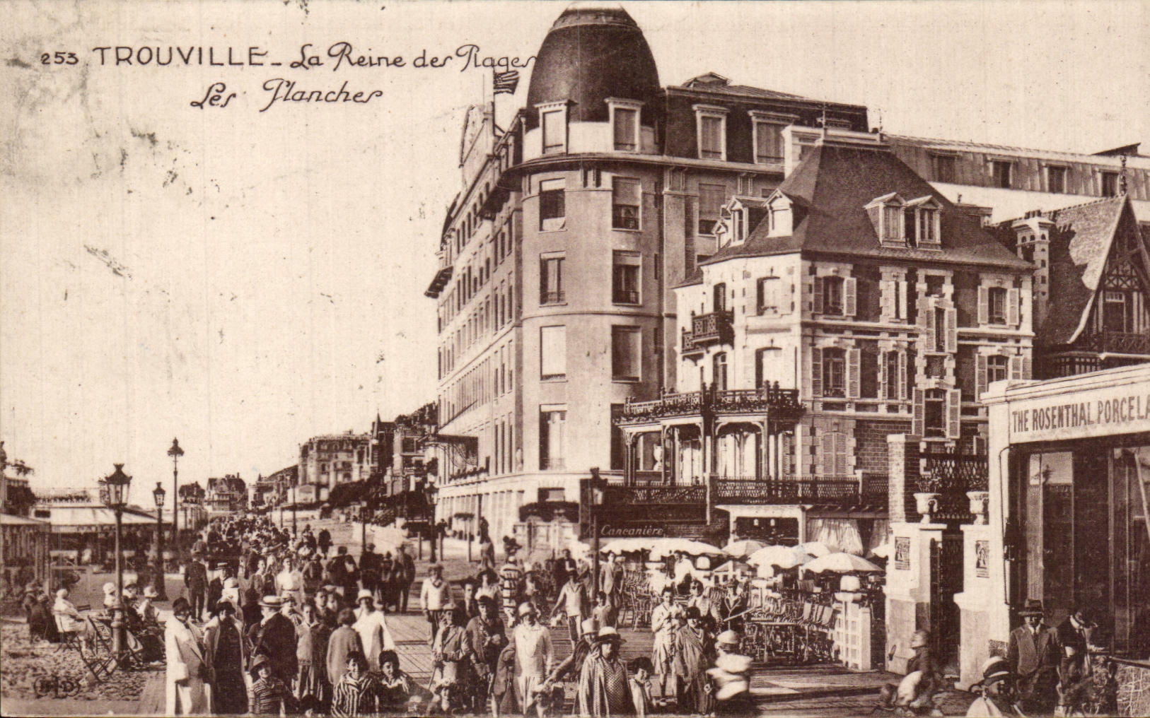 TROUVILLE - La Reine des Plages - Les Planches — éditeur anonyme, n° 2553