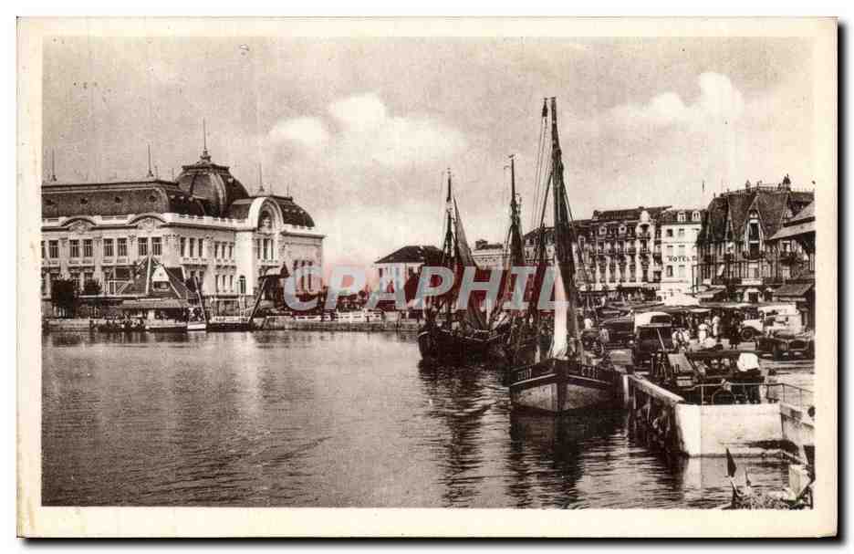 Trouville-la-Reine-des-Plages — Le Port et le Casino — n° 943 — Éditeur : Les Arts Photomécanique, Paris