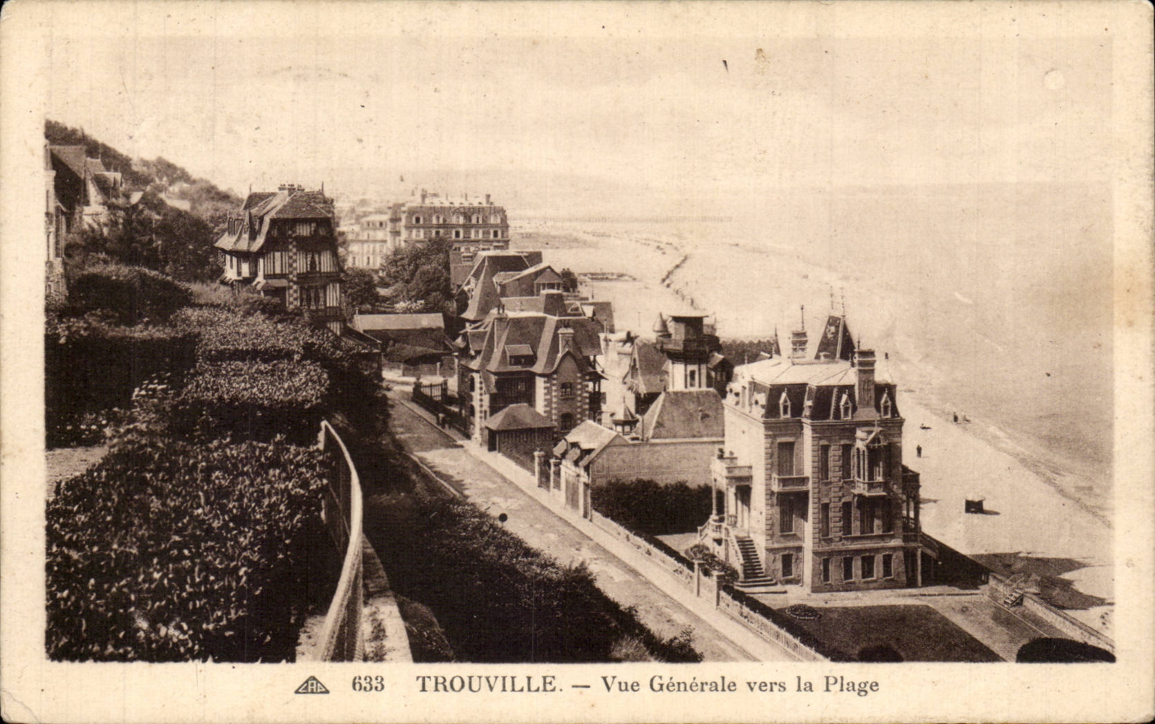 CPA Trouville Vue generale vers la plage