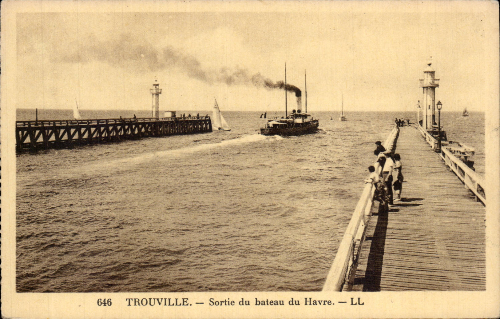 TROUVILLE — Sortie du bateau du Havre — LL