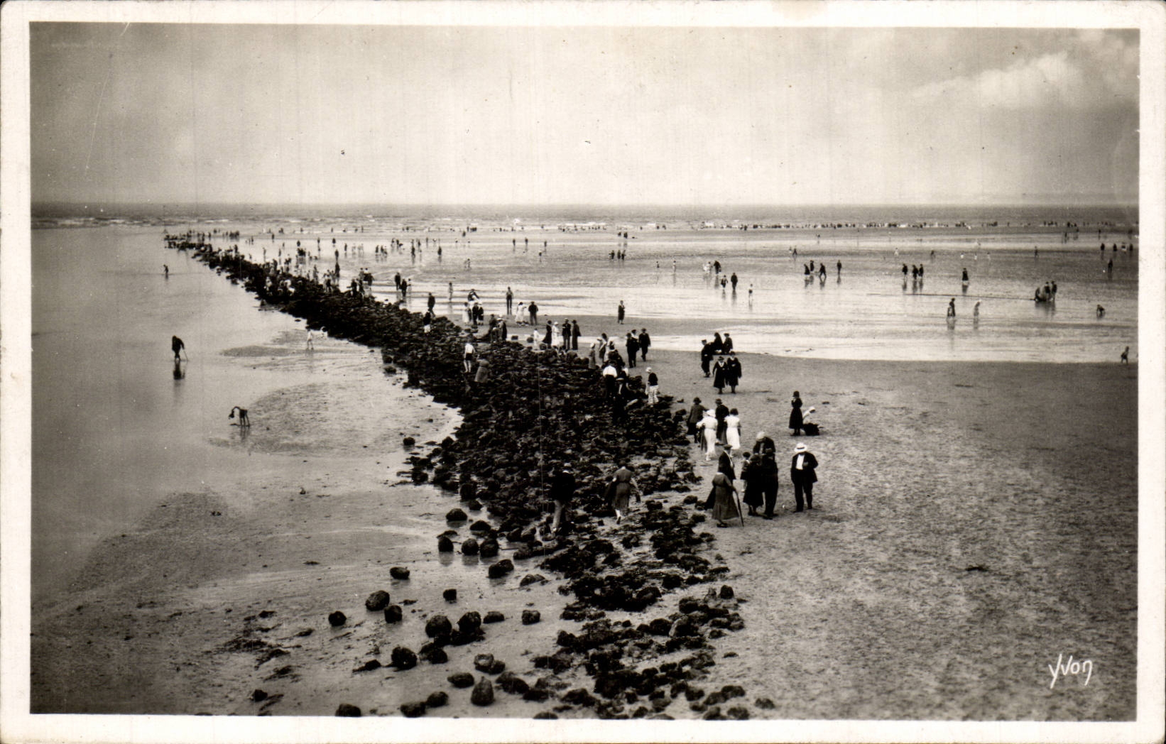Trouville — La plage à marée basse — Yvog