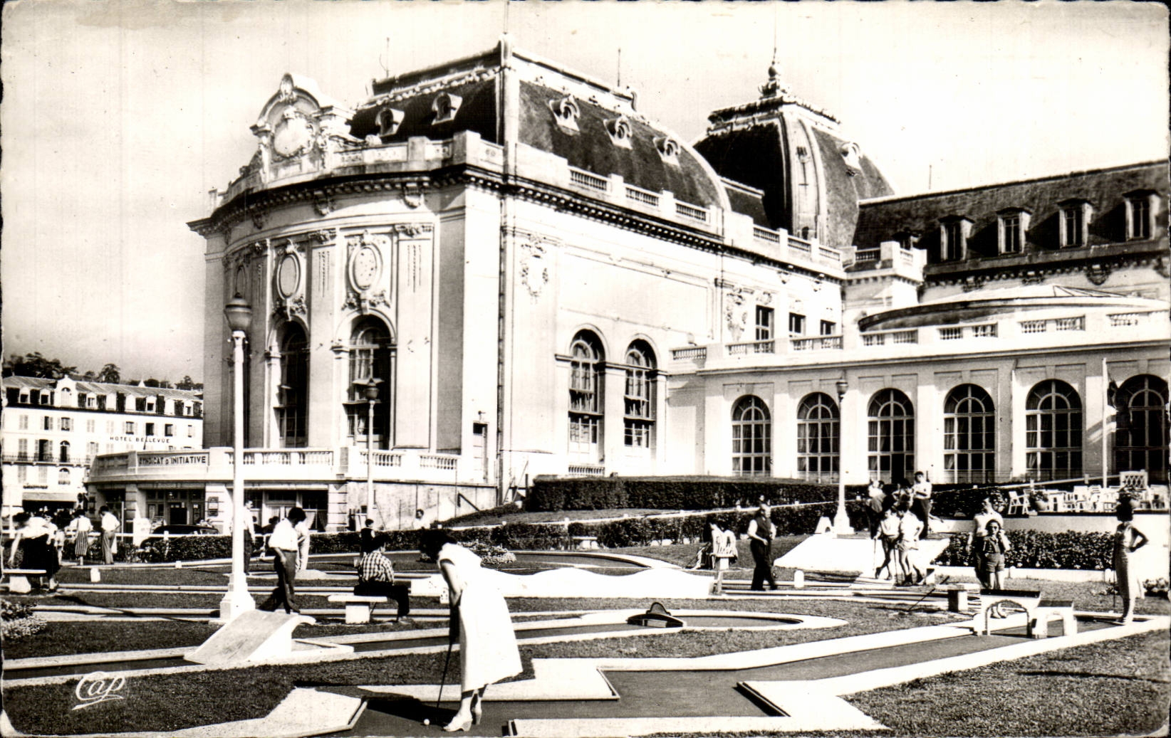CPSM Trouville Le casino et le golf miniature