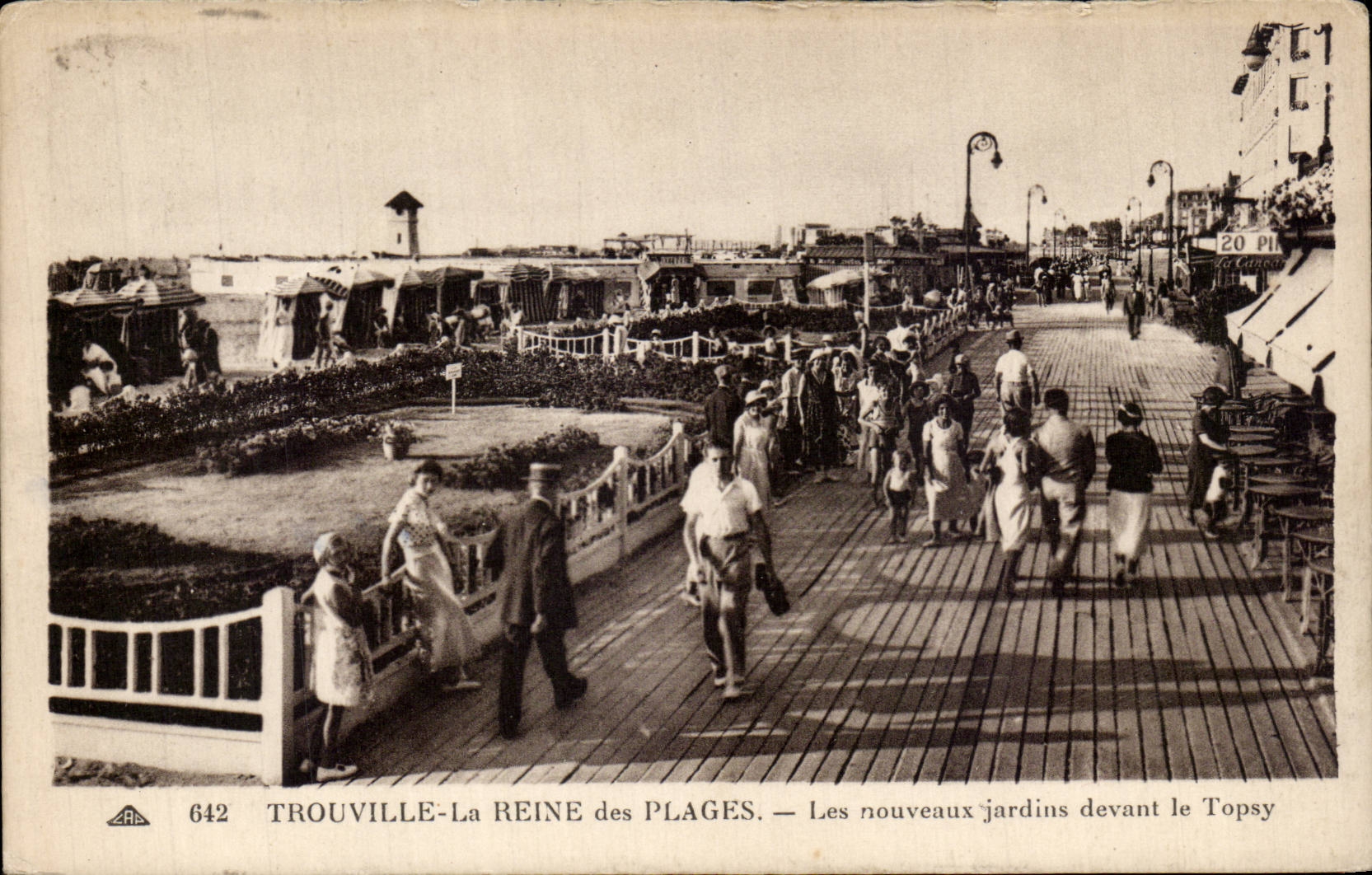 CPA Trouville La reine des plages Les nouveaus jardins devant le Topsy