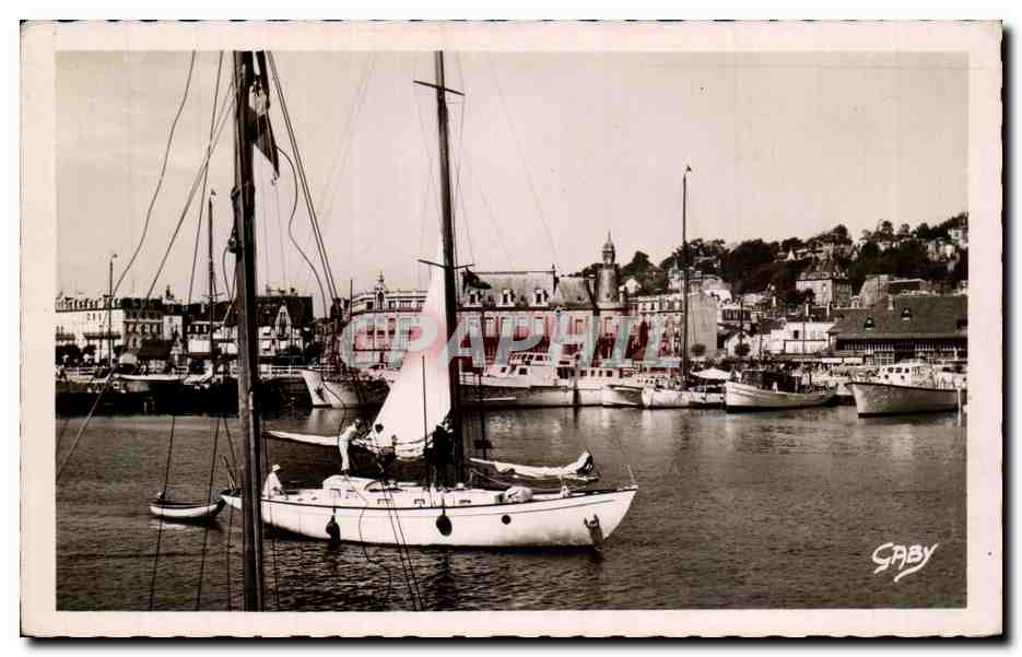 Port de Trouville-Deauville — vue avec voiliers — Éditions Caby