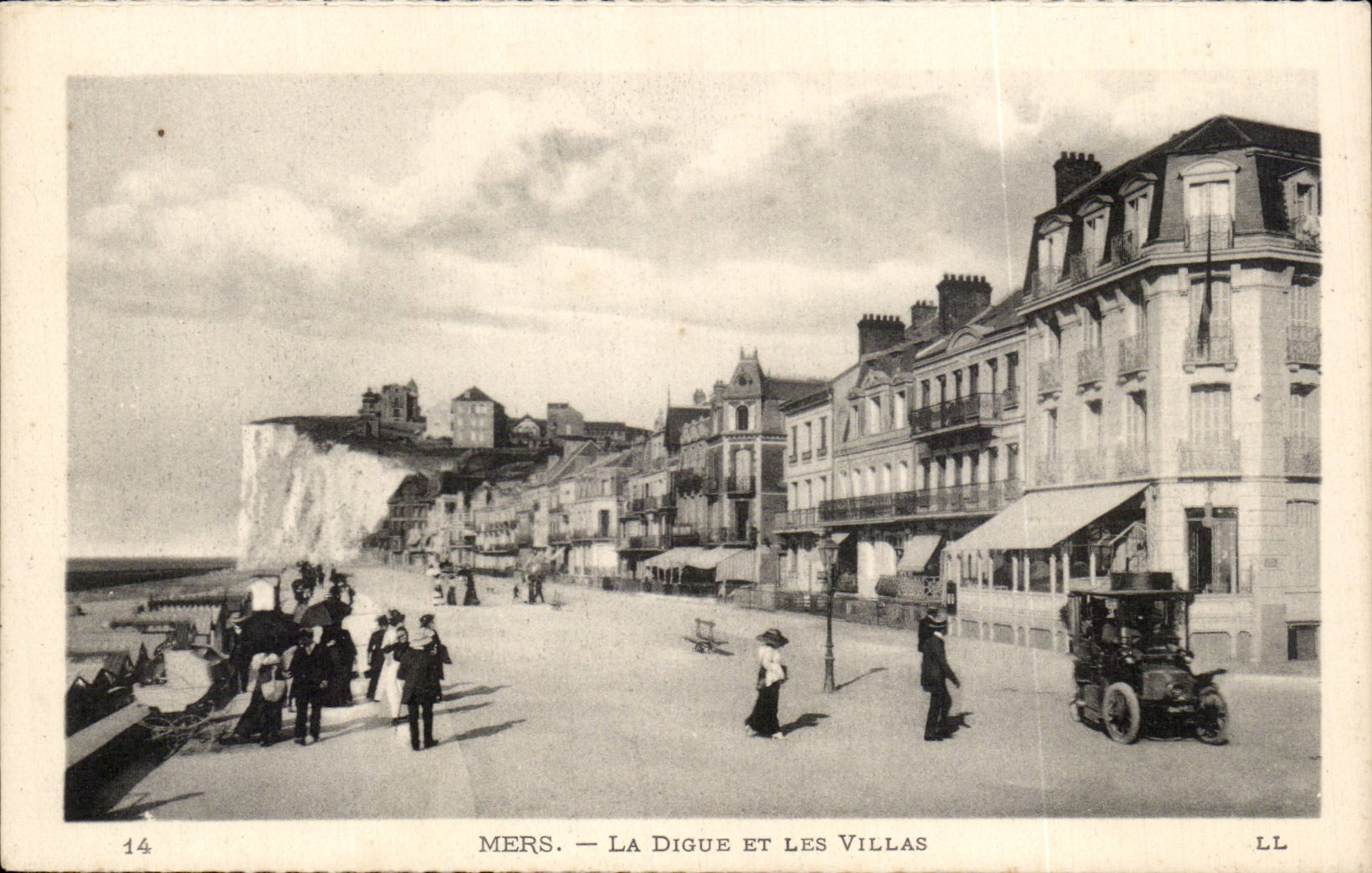 CPA Mers les Bains La digue et les villas
